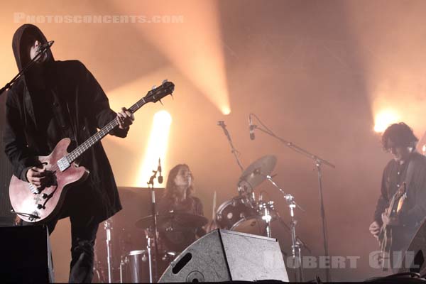 BLACK REBEL MOTORCYCLE CLUB - 2010-08-27 - SAINT CLOUD - Domaine National - Scene de la Cascade - Peter Hayes - Robert Levon Been - Leah Shapiro